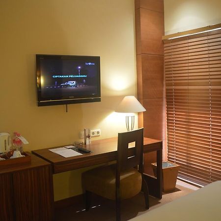 Hotel Mutiara Malioboro Джокякарта Екстериор снимка