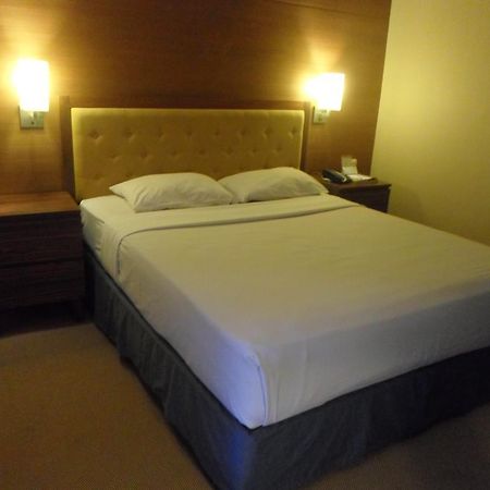 Hotel Mutiara Malioboro Джокякарта Екстериор снимка