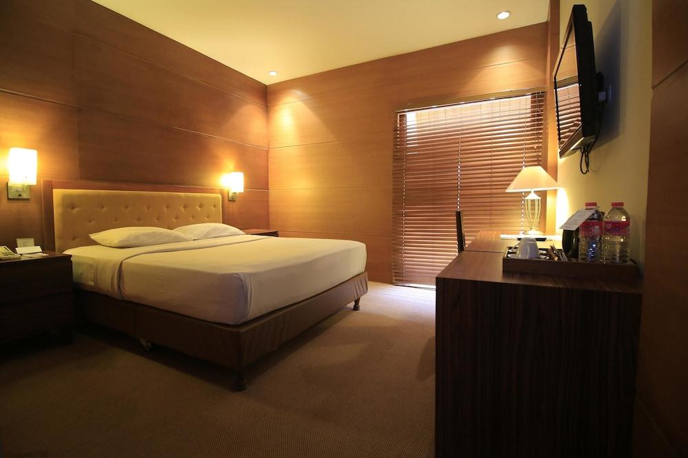 Hotel Mutiara Malioboro Джокякарта Екстериор снимка