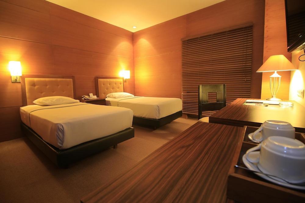 Hotel Mutiara Malioboro Джокякарта Екстериор снимка