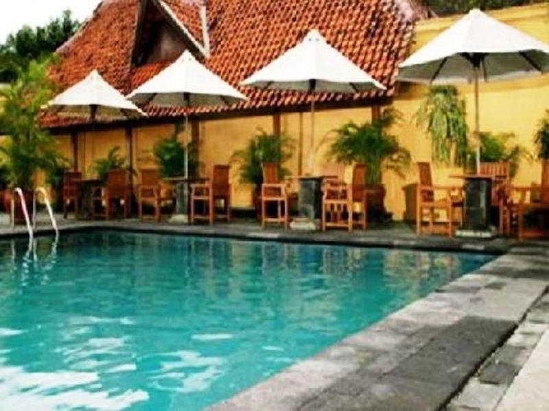 Hotel Mutiara Malioboro Джокякарта Екстериор снимка
