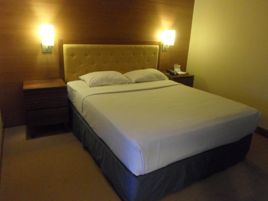 Hotel Mutiara Malioboro Джокякарта Екстериор снимка