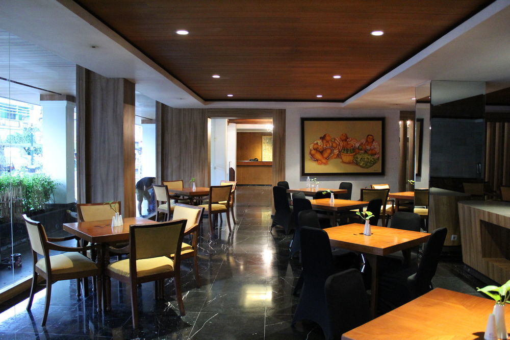 Hotel Mutiara Malioboro Джокякарта Екстериор снимка