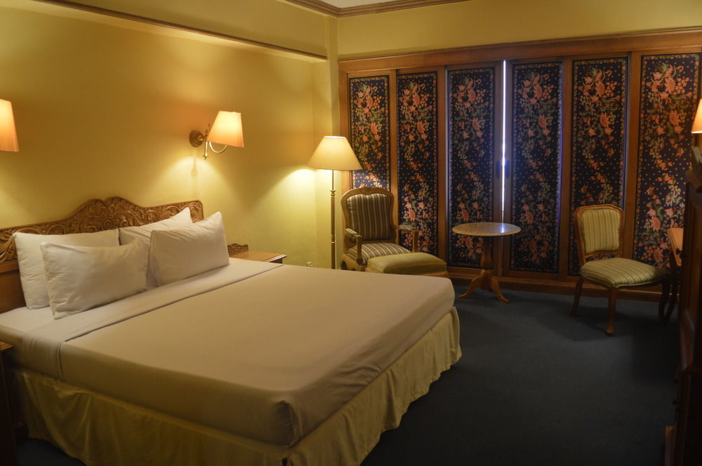 Hotel Mutiara Malioboro Джокякарта Екстериор снимка