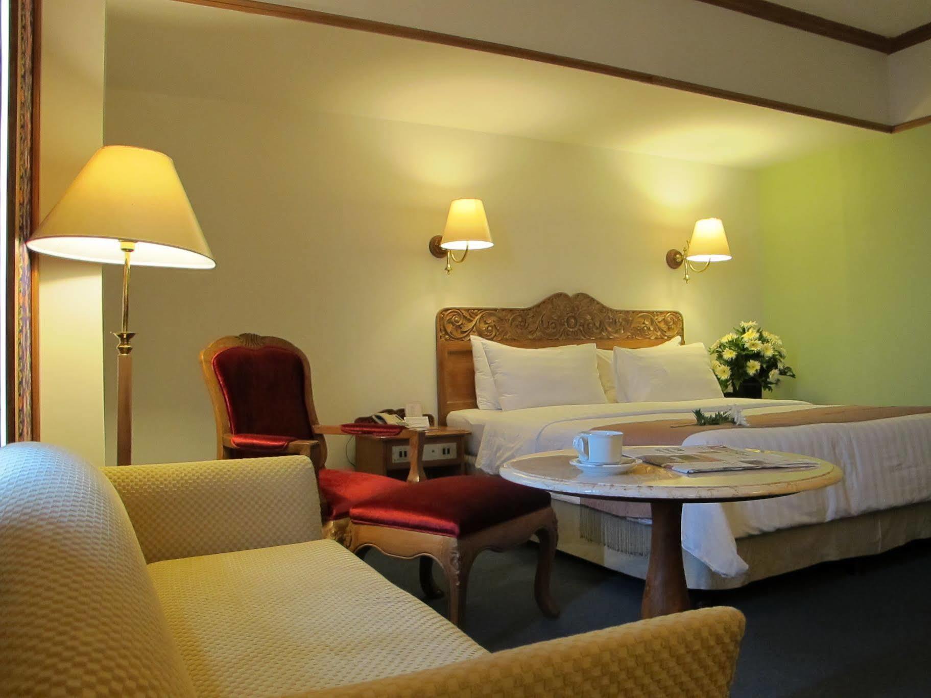 Hotel Mutiara Malioboro Джокякарта Екстериор снимка