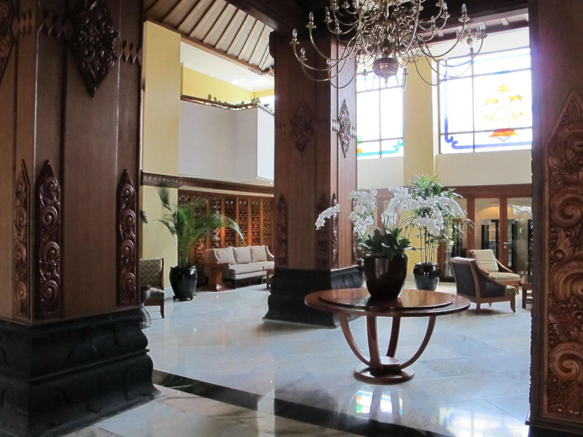 Hotel Mutiara Malioboro Джокякарта Екстериор снимка