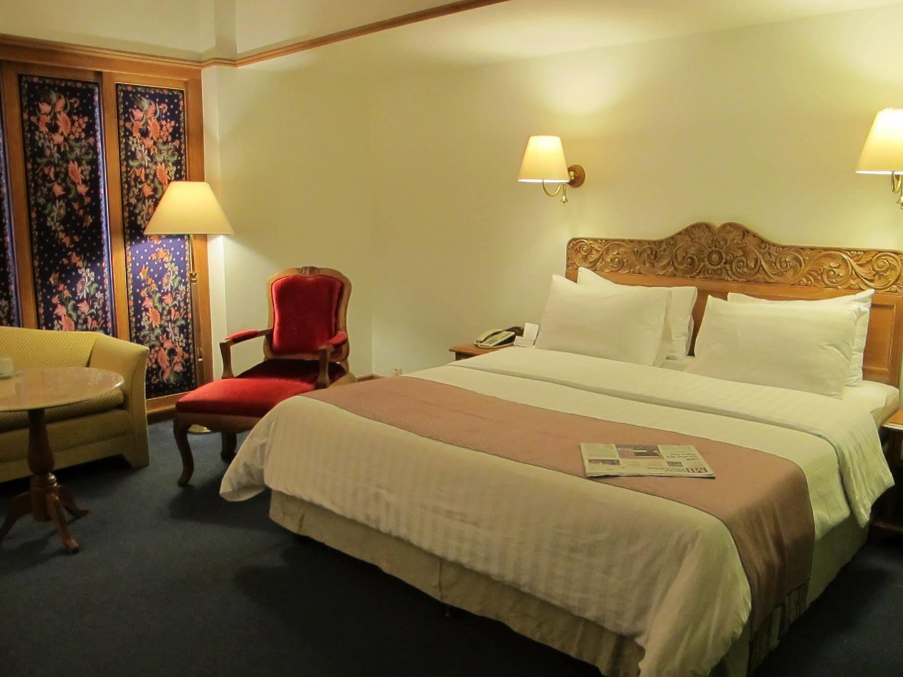 Hotel Mutiara Malioboro Джокякарта Екстериор снимка