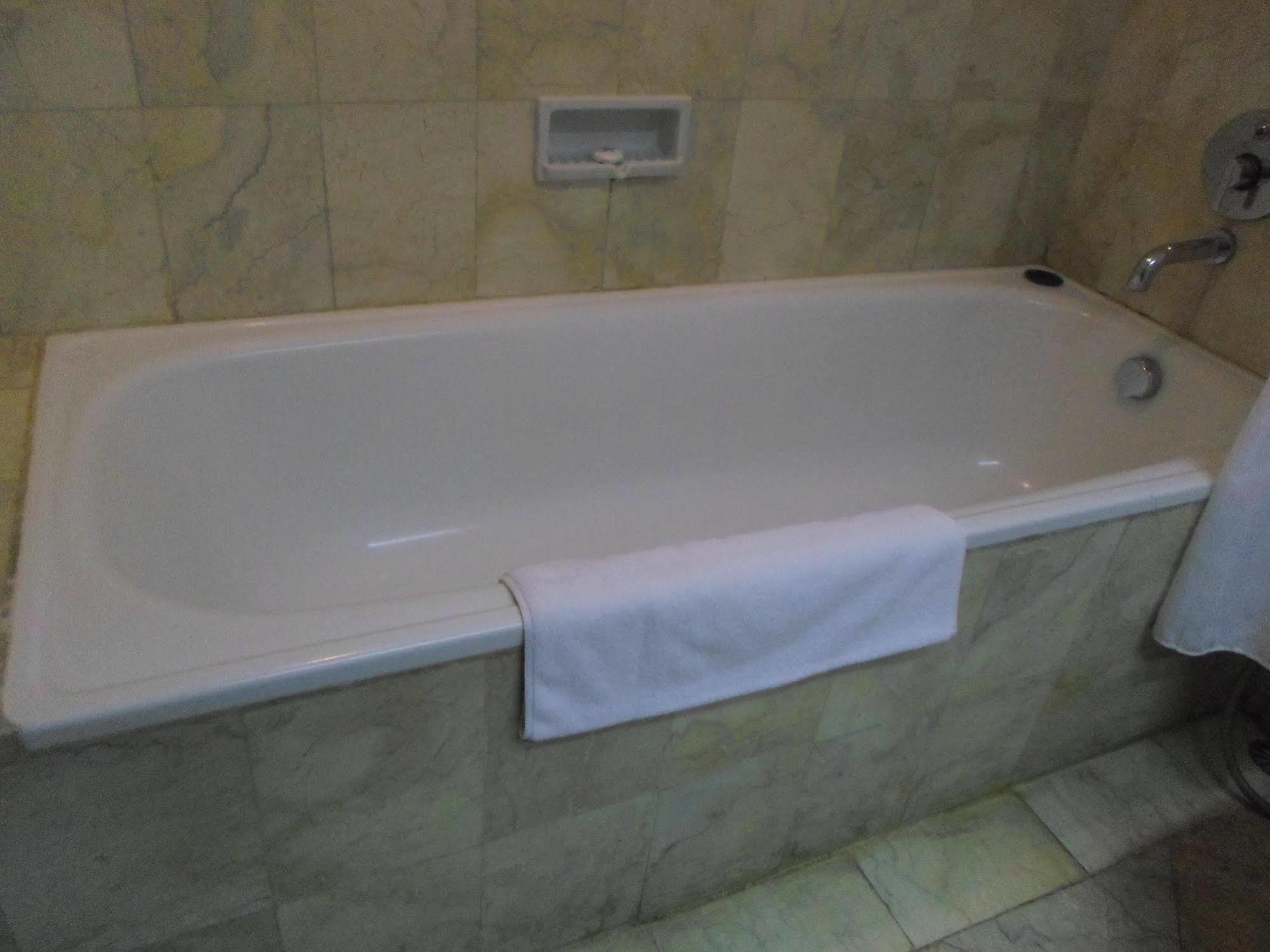 Hotel Mutiara Malioboro Джокякарта Екстериор снимка