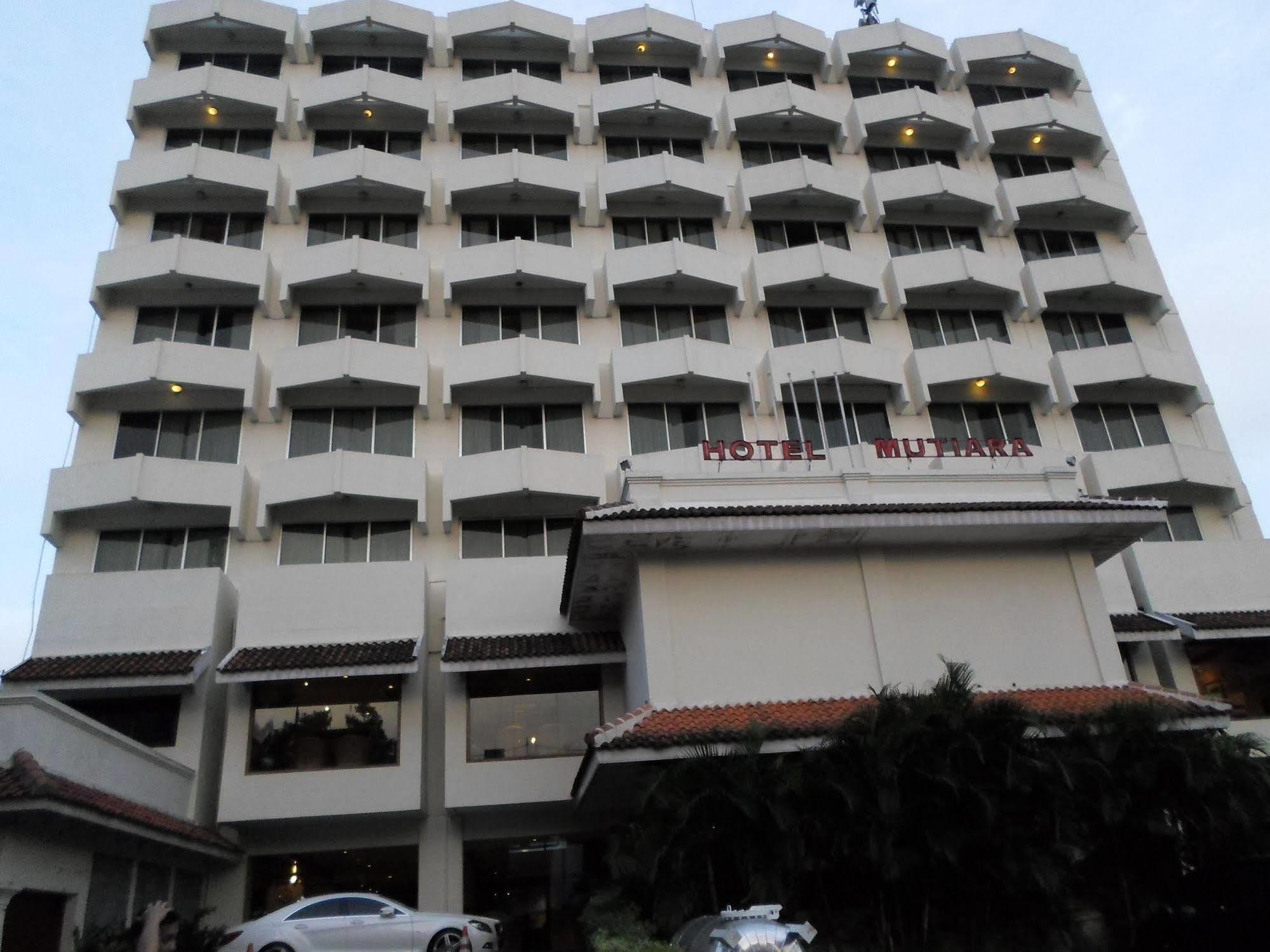 Hotel Mutiara Malioboro Джокякарта Екстериор снимка