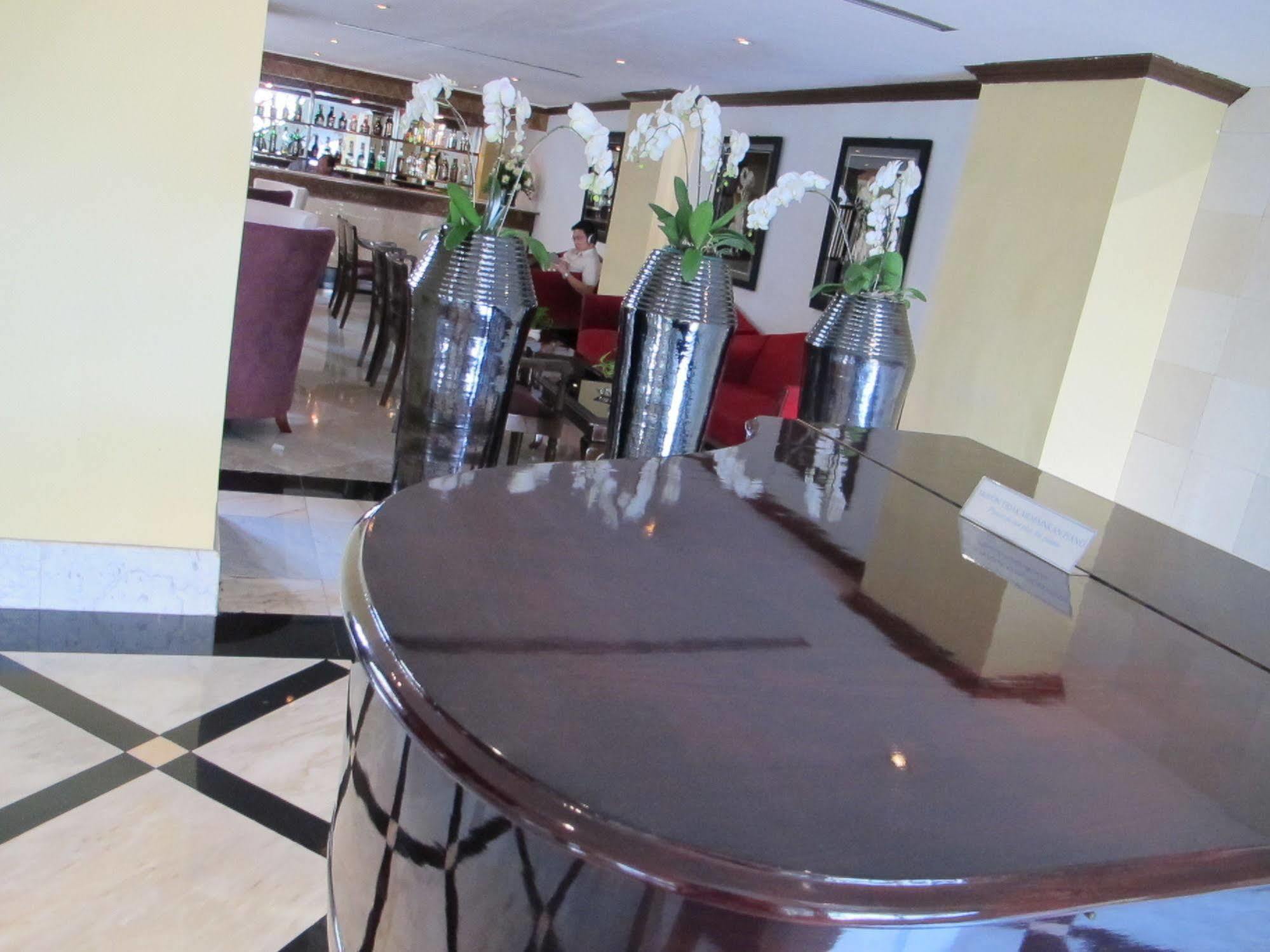 Hotel Mutiara Malioboro Джокякарта Екстериор снимка
