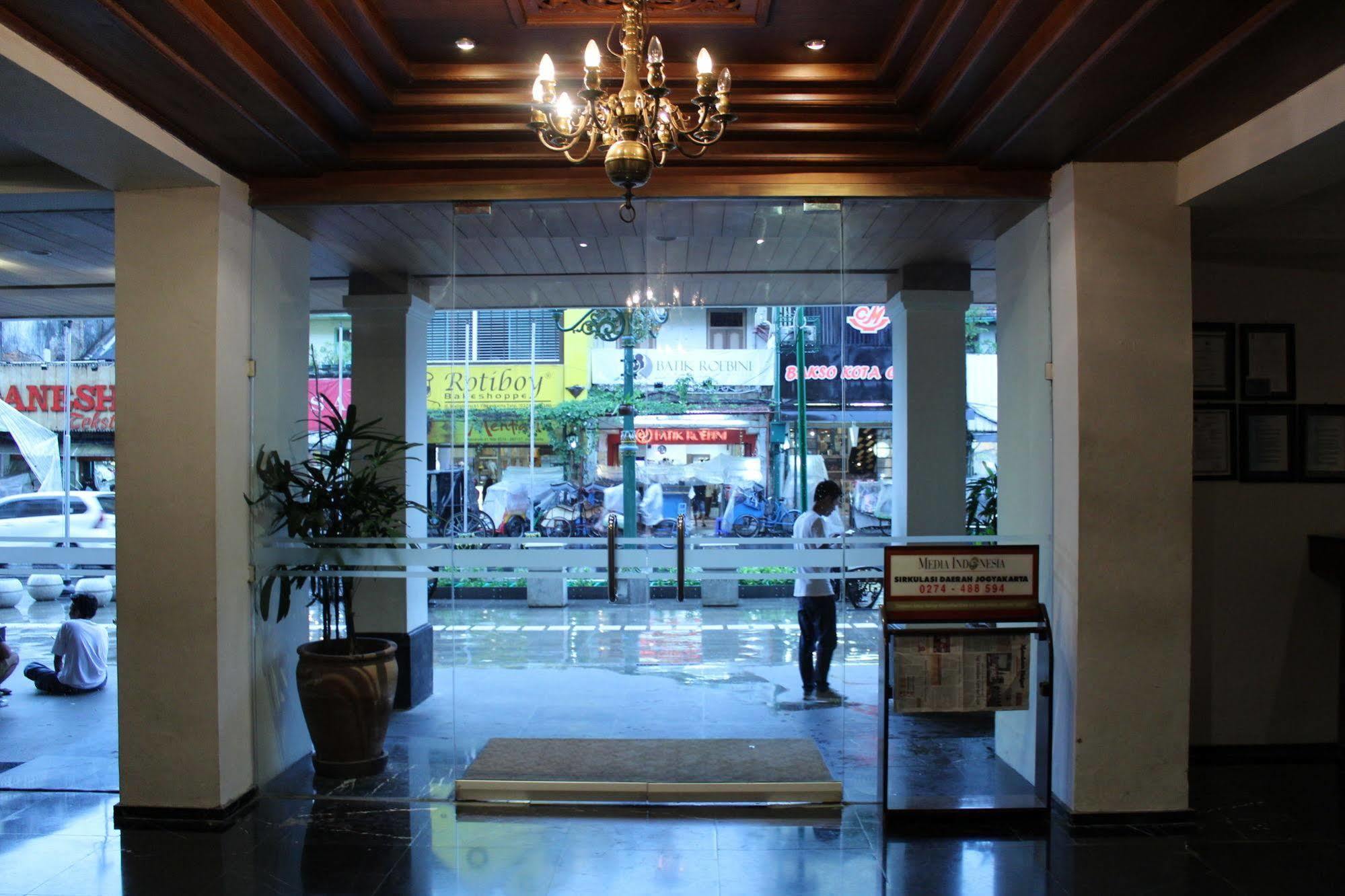 Hotel Mutiara Malioboro Джокякарта Екстериор снимка