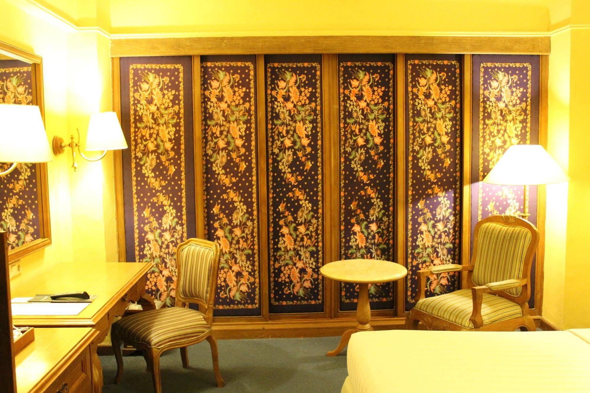Hotel Mutiara Malioboro Джокякарта Екстериор снимка