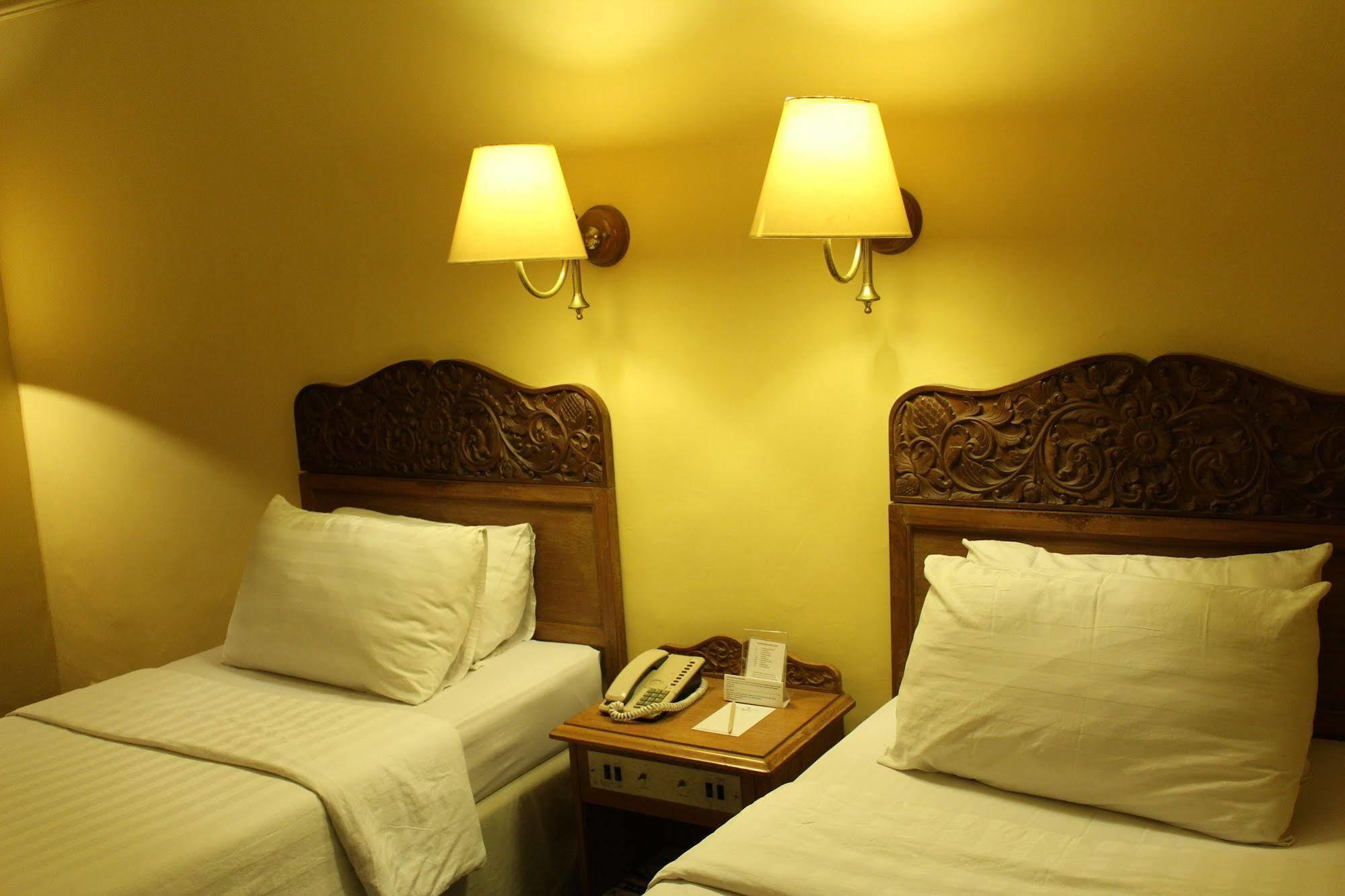 Hotel Mutiara Malioboro Джокякарта Екстериор снимка