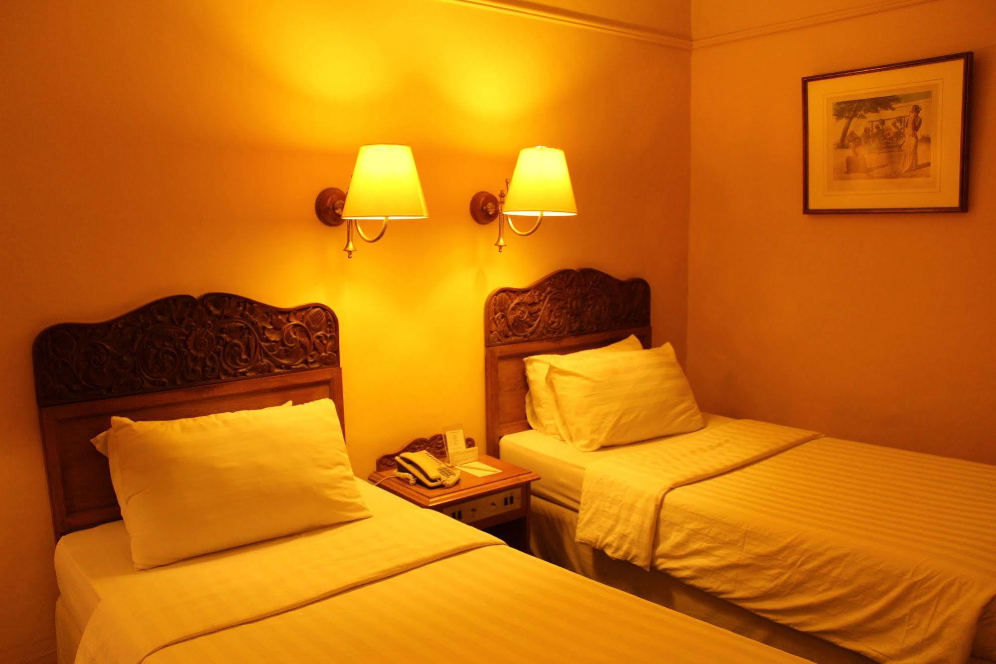 Hotel Mutiara Malioboro Джокякарта Екстериор снимка