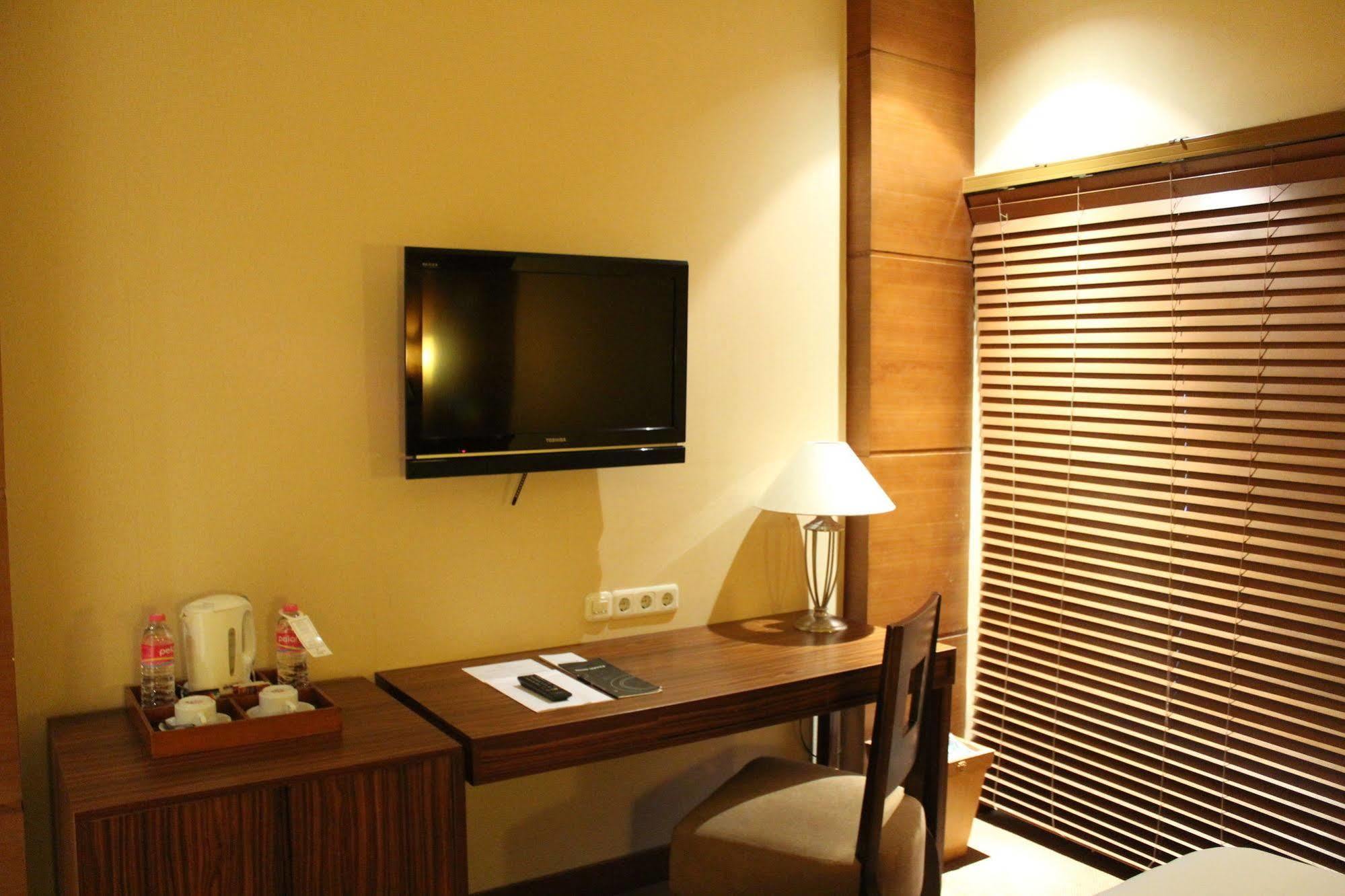 Hotel Mutiara Malioboro Джокякарта Екстериор снимка