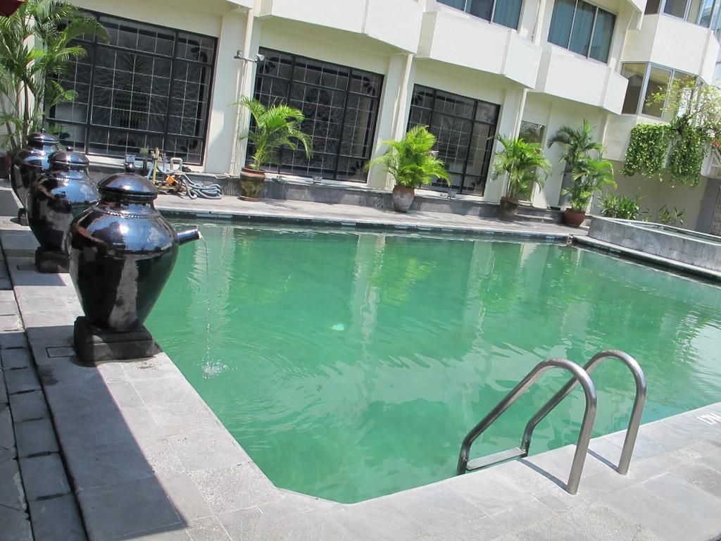 Hotel Mutiara Malioboro Джокякарта Екстериор снимка