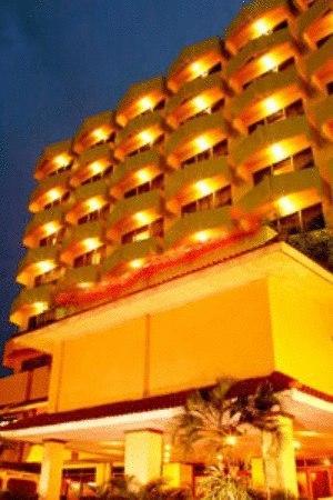 Hotel Mutiara Malioboro Джокякарта Екстериор снимка